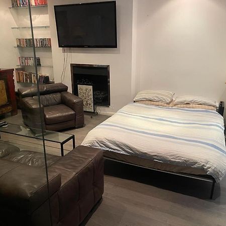 Large Studio Flat In Kensington Londra Dış mekan fotoğraf
