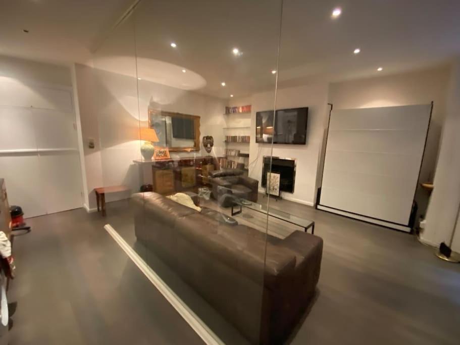 Large Studio Flat In Kensington Londra Dış mekan fotoğraf