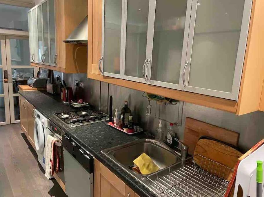 Large Studio Flat In Kensington Londra Dış mekan fotoğraf