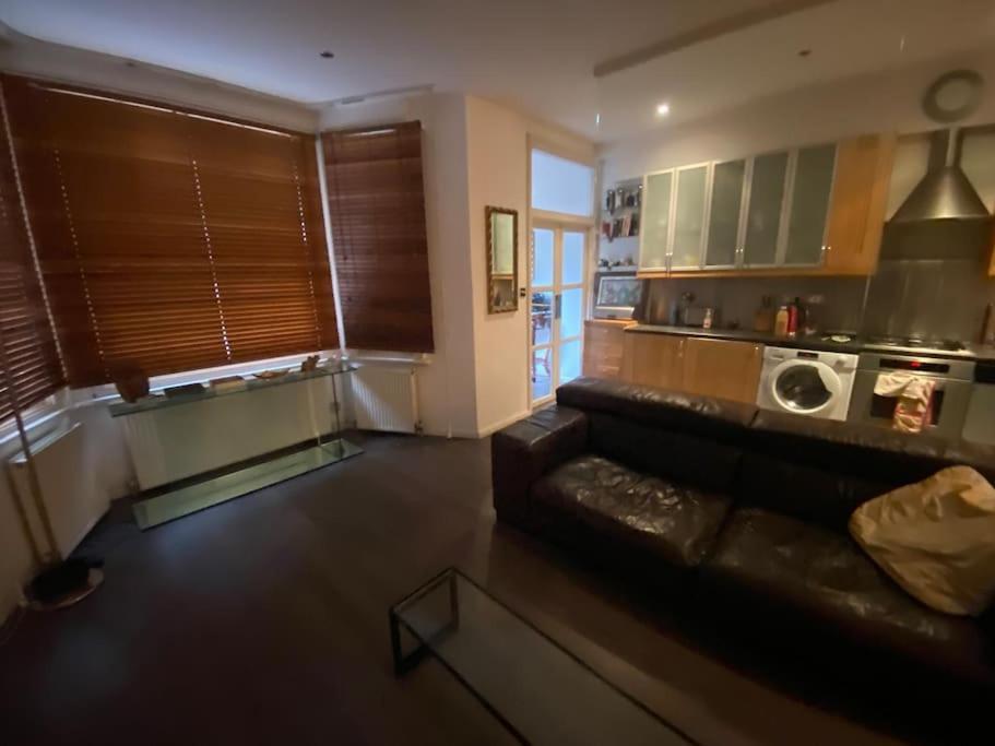 Large Studio Flat In Kensington Londra Dış mekan fotoğraf