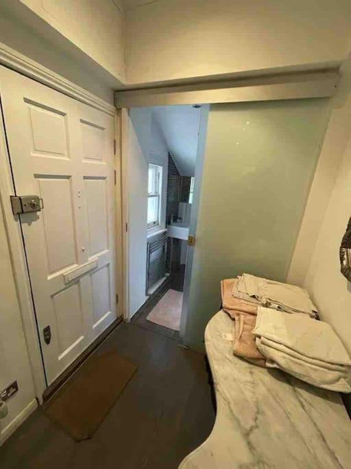 Large Studio Flat In Kensington Londra Dış mekan fotoğraf