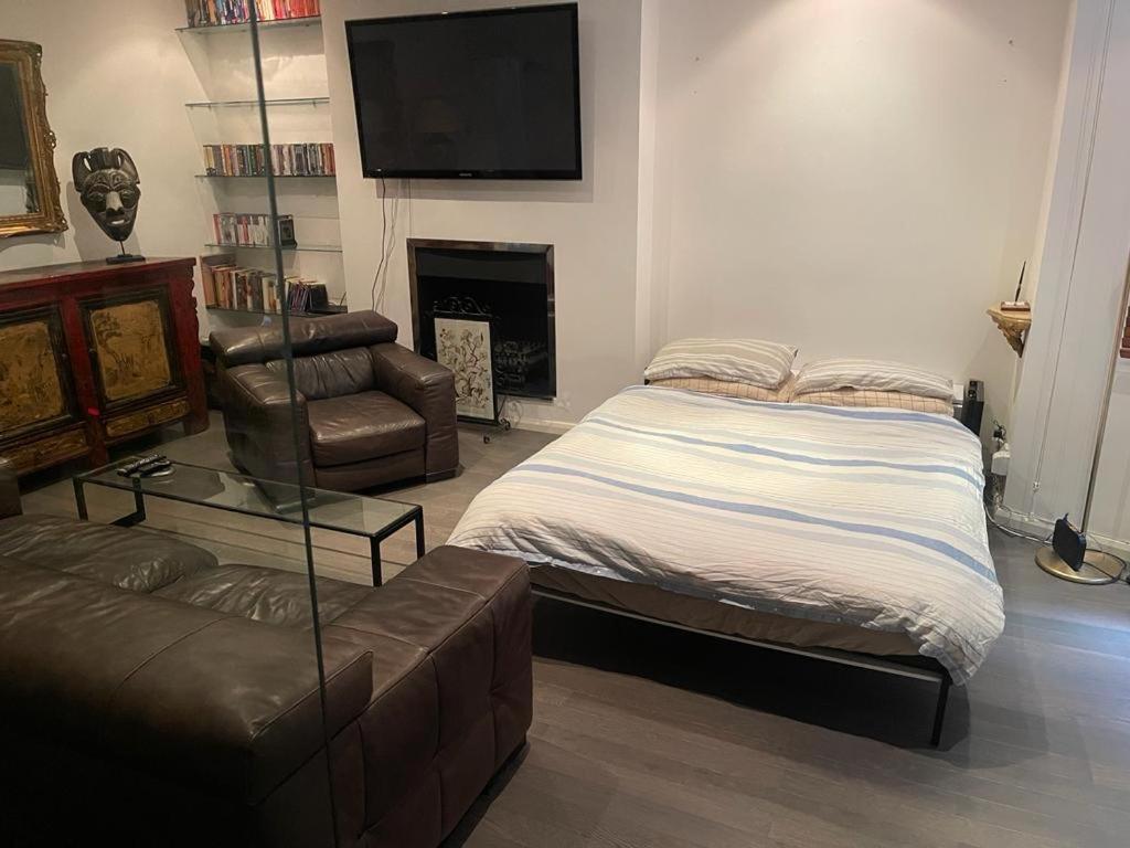 Large Studio Flat In Kensington Londra Dış mekan fotoğraf